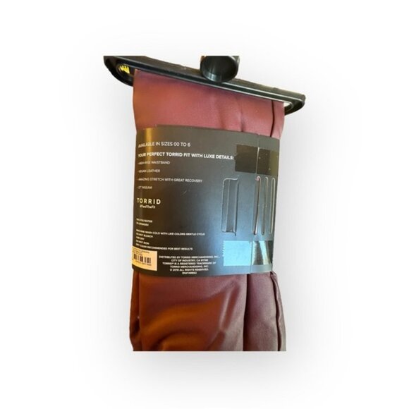 🆕 NWT Women’s Wine Red Full Length Signature Faux Leather Leggings - Picture 3 of 7